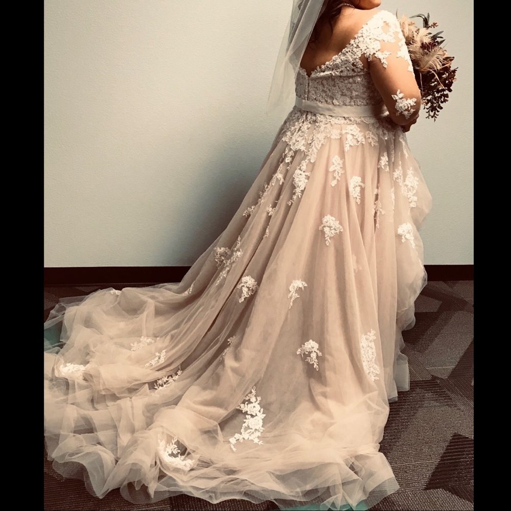 Plus size wedding dress Size 24